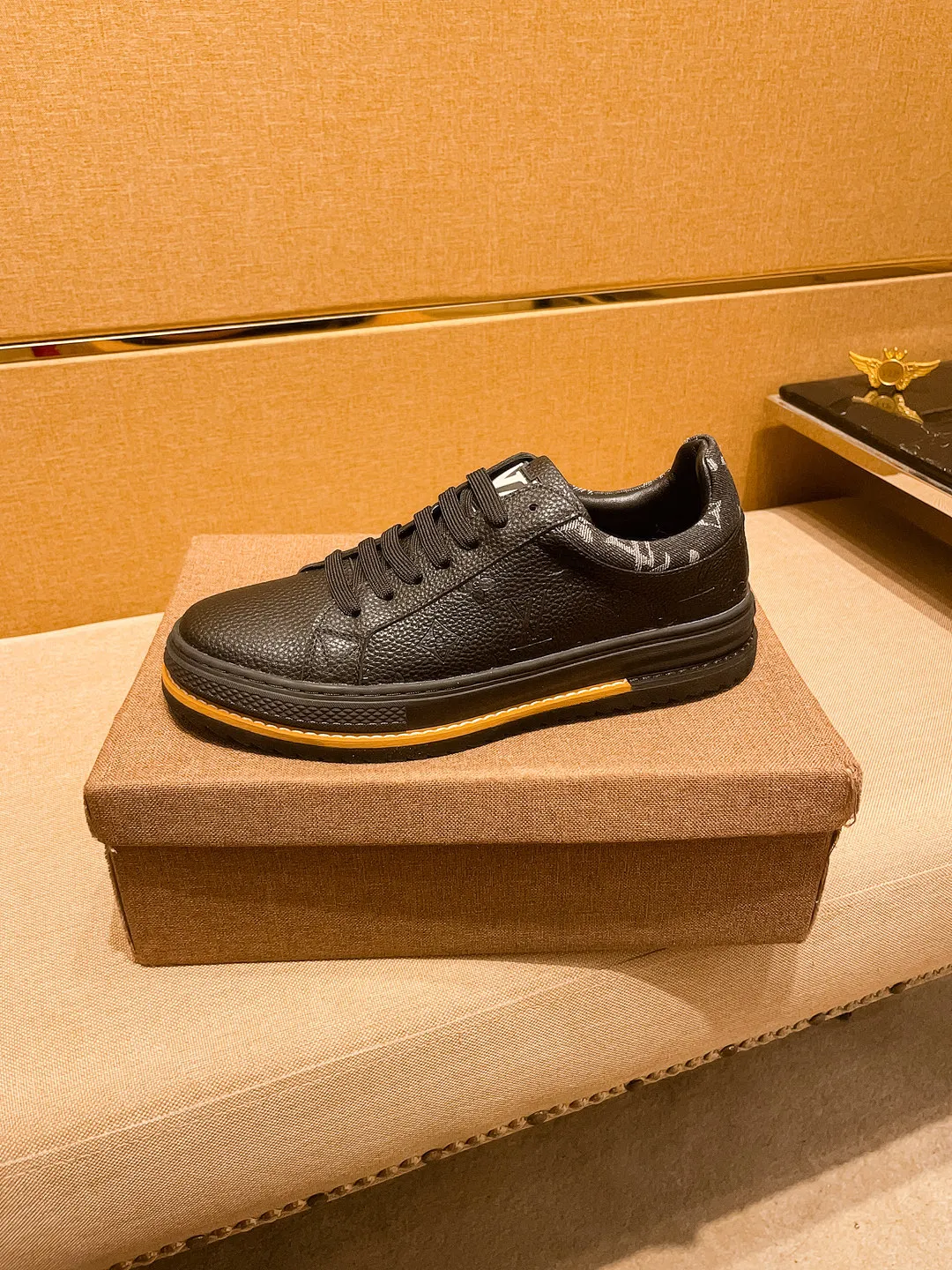 Men's shoes 💰 420💰👍【LV】🔥🔝Louis Vuitton, high-end men's shoes brand, official website 1:1 latest masterpiece: the upper is made of Italian imported first-layer cowhide🔥Official website original special technical cloth fabric matching🔥Original comfortable and breathable lining➕Original designated non-slip outsole🔥Make walking more convenient and comfortable! An exclusive new model, a stunning work, a beautiful 1:1 replica [color] compared to the official quality! Create a fashionable personality to set off your uniqueness! A must-have for trendy men! 🔥, sizes: 38-44. color:.     2⃣️colors available🔥